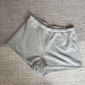 Aritzia TNA COZY FLEECE PERFECT HI-RISE 3" SWEATSHORT in Dusky Green